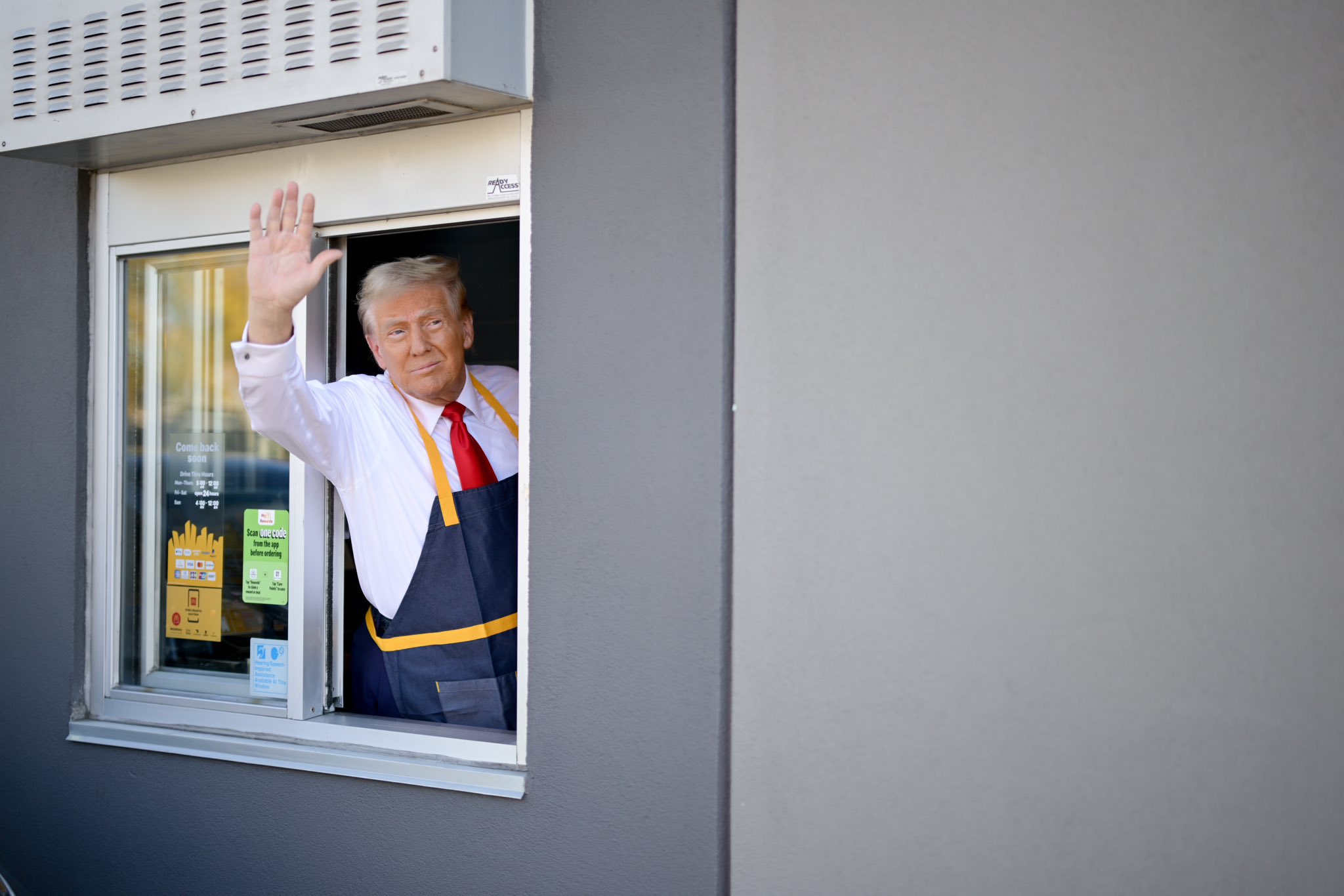 Trump Works Mcdonald’s Fryer TODAY After Accusing Harris Of Lying